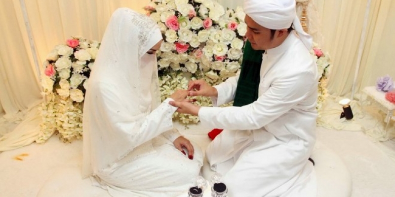 Bertanya Bulan Baik untuk Menikah