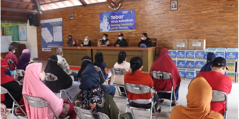 YDSF Bagikan 220 Paket Sembako dan Masker Masa PPKM Darurat di Desa Pendem, Kota Batu