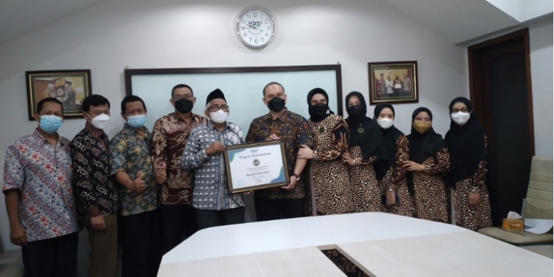 YLPI dan Komite Al Hikmah Beri Rp100 juta Huntara Semeru YDSF
